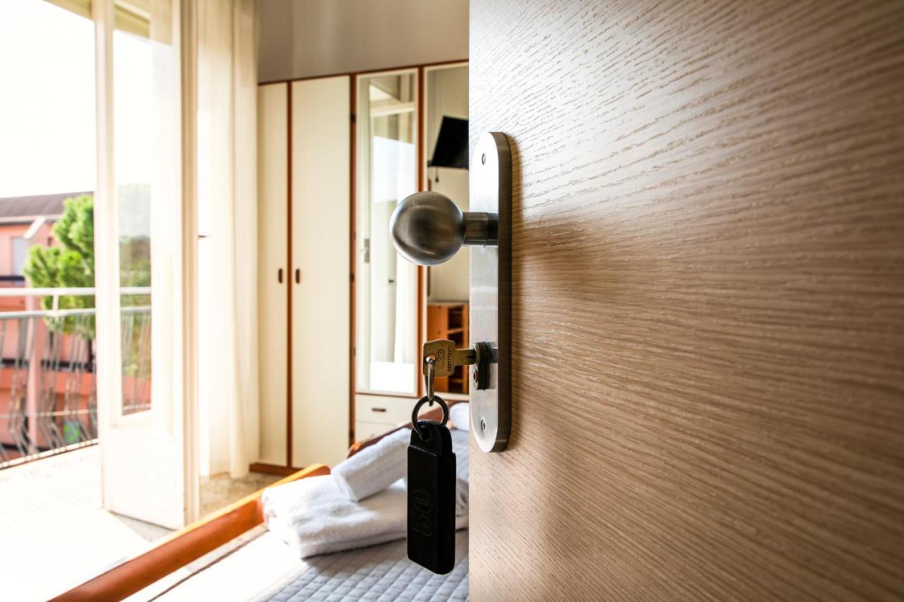 Hotel Ausonia B&B Rimini Kültér fotó