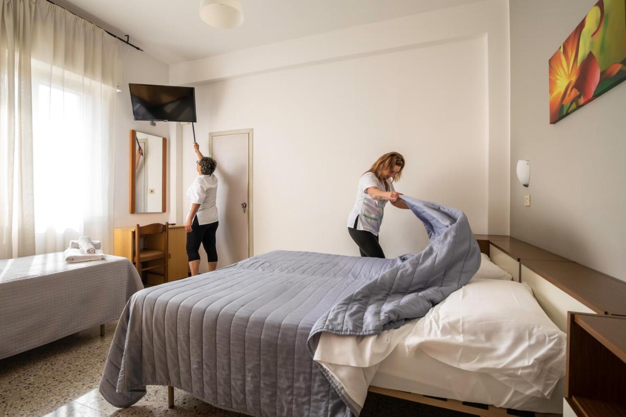 Hotel Ausonia B&B Rimini Kültér fotó