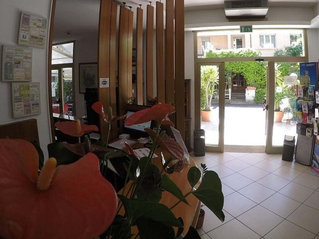 Hotel Ausonia B&B Rimini Kültér fotó