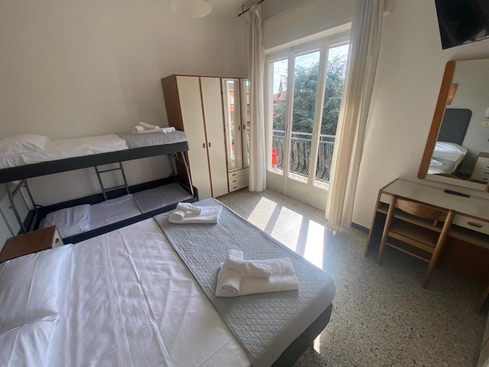 Hotel Ausonia B&B Rimini Kültér fotó