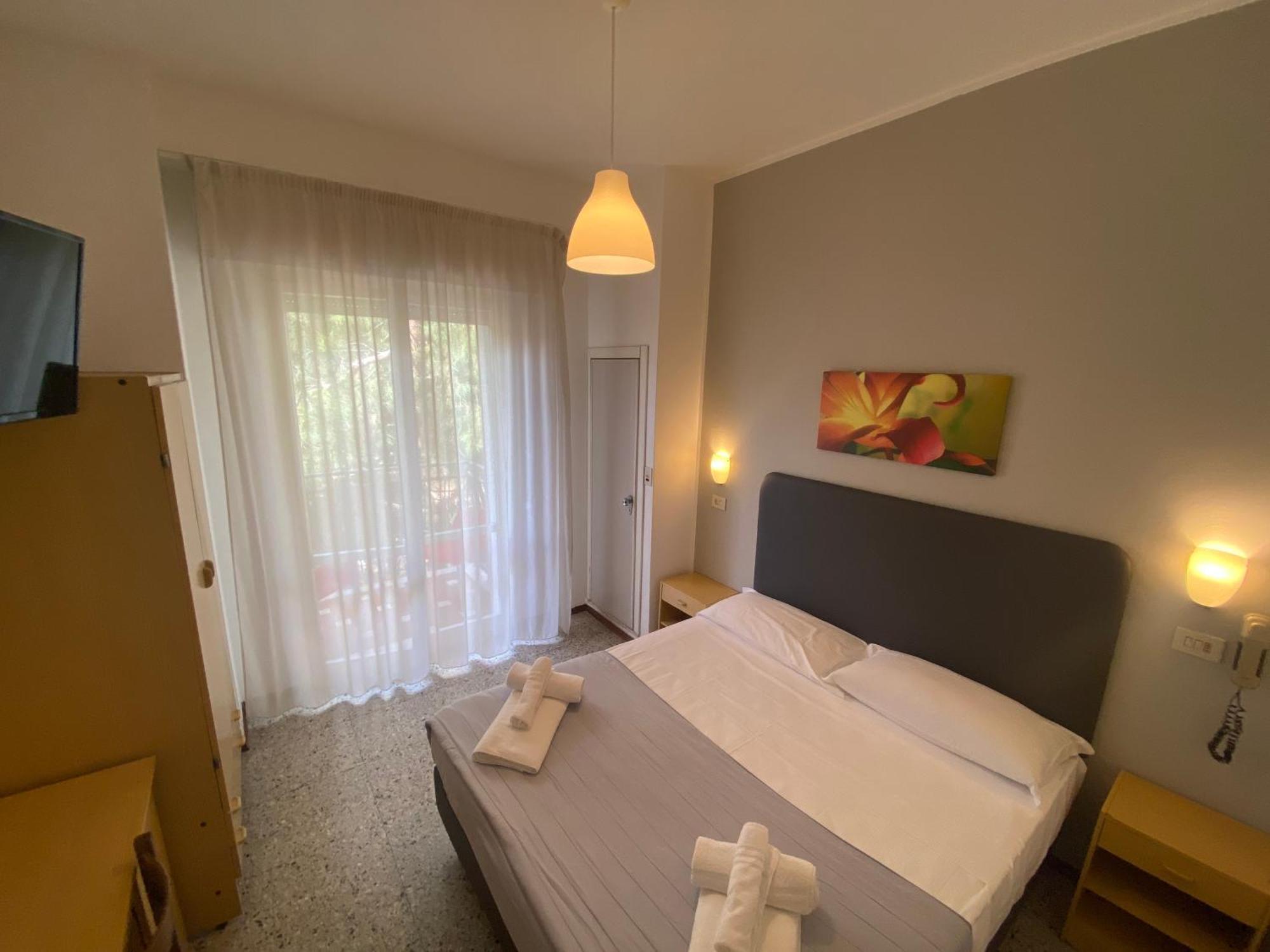 Hotel Ausonia B&B Rimini Kültér fotó