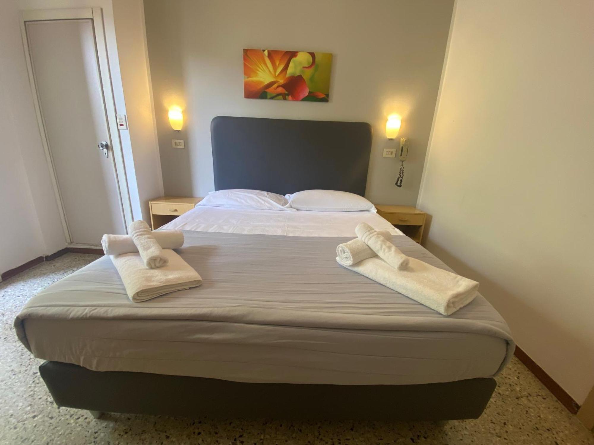 Hotel Ausonia B&B Rimini Kültér fotó