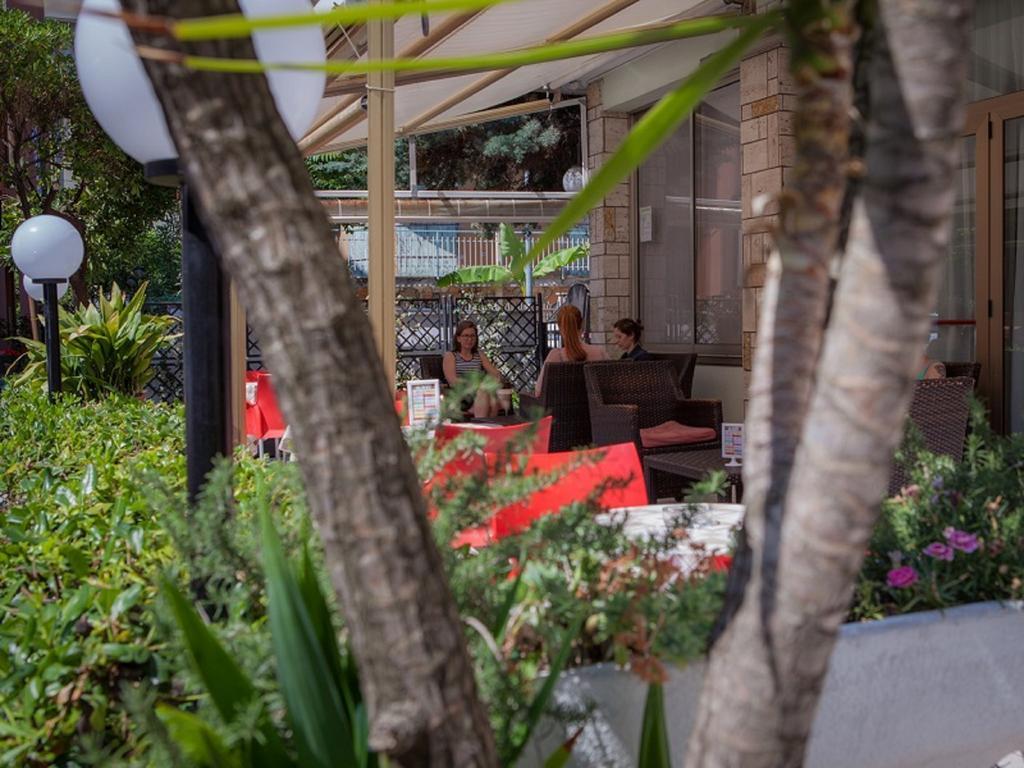 Hotel Ausonia B&B Rimini Kültér fotó