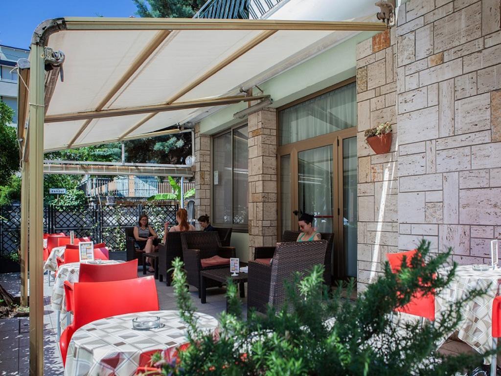Hotel Ausonia B&B Rimini Kültér fotó